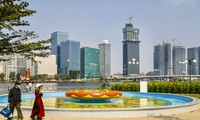 Công viên bờ sông Sài Gòn diện &apos;áo mới&apos; lộng lẫy đón Tết