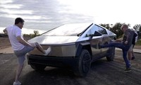 Tesla khẩn cầu khách hàng thôi ‘hành hạ’ xe bán tải điện