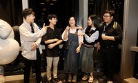 Sinh viên nhận học bổng Nâng bước thủ khoa check-in toà nhà cao nhất Việt Nam