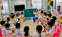 Mỗi giáo viên TPHCM được nhận 1,8 triệu đồng tiền quà Tết