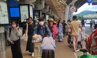 Khách ‘chóng mặt’ vì loạt chuyến bay ở Tân Sơn Nhất buộc phải đổi lịch trình 