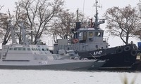Tàu chiến Ukraine vẫn bị Nga giam giữ, bất chấp đề nghị thả tàu từ các nước phương Tây