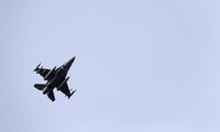 Máy bay Liên quân Mỹ tham gia vụ không kích IS gây tranh cãi