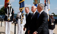 Thứ trưởng Quốc phòng Mỹ Patrick Shanahan (trái) sẽ kế nhiệm cựu Bộ trưởng Quốc phòng James Mattis (phải)