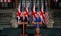 Tổng thống Mỹ Donald Trump cùng cựu Thủ tướng Anh Theresa May trong cuộc hội đàm