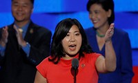 Nữ nghị sĩ đảng Dân chủ Grace Meng phát biểu trong Đại hội Toàn quốc của đảng Dân chủ ở Philadelphia vào tháng 7 năm 2016 (Ảnh: Reuters)