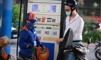 Vì sao giá xăng dầu thế giới giảm, Việt Nam tăng 5 lần liên tiếp?