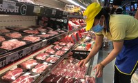 Giá thịt lợn trong siêu thị giảm nhưng vẫn cao hơn thị trường