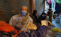 Những người vô gia cư chống chọi cái rét 8 độ C dưới vỉa hè Hà Nội