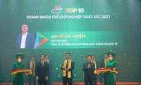 CEO Vũ Gia Luyện (Cty ITS) nhận giải thưởng Top 10 Doanh nhân trẻ khởi nghiệp xuất sắc 2021. Ảnh: NVCC