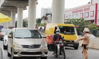 Từ 1/3 tất cả các đội CSGT giao thông nội thành Hà Nội triển khai xử phạt không lập biên bản giấy. Ảnh: Trọng Đảng