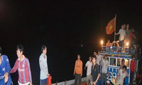 Tàu cá QNg 66074 TS của ông Trần Hiền (Nghiệp đoàn nghề cá An Vĩnh, Lý Sơn) vào bờ sau khi bị Trung Quốc đập phá, cướp tài sản tại ngư trường Hoàng Sa (chụp ngày 15/8/2014). Ảnh: Lê Văn Chương 