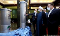 Cựu Tổng thống Iran Hassan Rouhani thăm một cơ sở làm giàu uranium vào ngày 10/4/2021. Ảnh: Reuters