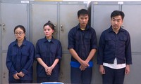 Nhóm nhân viên hải quan thuộc Chi cục Hải quan Chơn Thành bị bắt tạm giam về hành vi "nhận hối lộ". Ảnh: Công an cung cấp