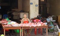 Quầy bán thịt lợn tại chợ Vinh (phường Hồng Sơn, thành phố Vinh, Nghệ An) vắng khách