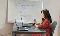Giảng viên Trường ĐH Công nghệ GTVT trong một giờ dạy trực tuyến