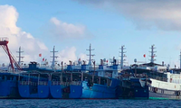 Các tàu Trung Quốc neo đậu bất thường ở Trường Sa. Ảnh: Reuters