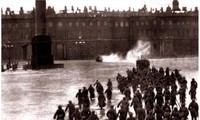 Cuộc tấn công Cung điện Mùa Đông, khởi đầu cách mạng Tháng 10 