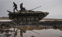 Binh lính Ukraine tham gia tập trận ở vùng Donetsk thuộc miền đông nước này. Ảnh: AP