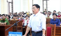 Ông Hoàng Văn Đức, nguyên Chủ tịch UBND xã Hoàn Trạch, tại một phiên tòa xử Nguyễn Ngọc Sơn 