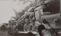 Trung đoàn tên lửa 238 hành quân vào tuyến lửa Vĩnh Linh để đánh B-52. Ảnh: T.L