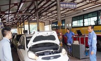 Xe được đưa đi đăng kiểm tại một trung tâm đăng kiểm ở Hà Nội. Ảnh minh họa: Trọng Đảng