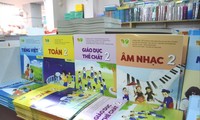 Nhà xuất bản Giáo dục Việt Nam &apos;lạm dụng vị trí độc quyền&apos; SGK thế nào? 