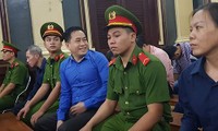 Bị cáo Phan Văn Anh Vũ tại tòa ngày 27/11. Ảnh: Văn Minh