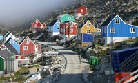 Greenland với gần 2,2 triệu km2 chỉ có 57.000 dân. Ảnh: Sky News