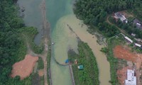 Hình ảnh nguồn nước dẫn về hồ Đầm Bài bị ô nhiễm