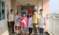 Li ZiChao đến đón mẹ trong niềm vui cùng các bác sĩ bệnh viện quận 11