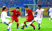 Nhờ các biện pháp phòng chống dịch tốt của Chính phủ và người dân, bóng đá Việt Nam có thể sớm bắt nhịp trở lại trong khi nhiều giải đấu ở khu vực Đông Nam Á vẫn chưa hẹn ngày trở lại. Ảnh: NHƯ Ý