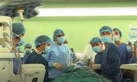 Ca mổ sử dụng robot xã hội hóa ở Bệnh viện Bạch Mai. Ảnh: P.V