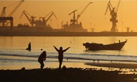 Cảnh buổi sớm ở cảng xuất khẩu Tần Hoàng Đảo, tỉnh Hà Bắc. Ảnh: Reuters