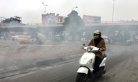 Đốt rác gây ô nhiễm không khí (Ảnh chụp tại Phố Vọng (Hà Nội) ngày 22/12). Ảnh: Nhật minh