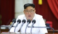 Nhà lãnh đạo Triều Tiên Kim Jong Un chủ trì phiên họp hôm Chủ nhật. Ảnh: KCNA/Reuters 