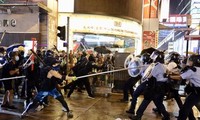 Người biểu tình Hong Kong đụng độ cảnh sát cuối năm 2019. Ảnh: Getty Images 
