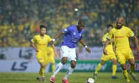 Chiến thắng của Nam Định trước Á quân CLB Hà Nội báo hiệu một mùa giải gay cấn của LS V-League 2021. Ảnh: Anh Tú