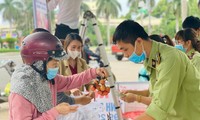 Người dân Đắk Lắk mua vải thiều hỗ trợ nông dân Bắc Giang
