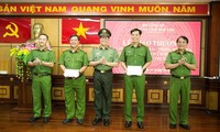 Thưởng nóng lực lượng khám phá vụ nhóm bạn tù cướp tài sản nhà chủ tịch huyện