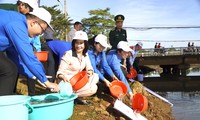 Tuổi trẻ Đắk Nông đồng loạt ra quân vệ sinh môi trường và trao quà Tết Nhân ái
