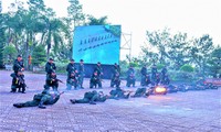 Cảnh sát cơ động Đắk Nông biểu diễn võ thuật, sử dụng vũ khí chiến đấu điêu luyện 