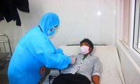 Một bệnh nhân mắc bệnh bạch hầu đang điều trị tại bệnh viện vùng