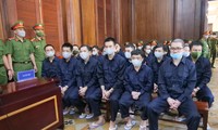 Hình ảnh ngày đầu xét xử cựu CEO Alibaba Nguyễn Thái Luyện và đồng phạm