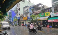 What do experts say about people who can pray for rain in Ho Chi Minh City?