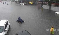 The rain poured down for many hours, streets in Ho Chi Minh City turned into rivers