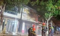 Siêu thị ở Đà Nẵng bốc cháy sau tiếng nổ lớn, nhiều người bỏ chạy tán loạn