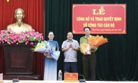 Chủ tịch UBND tỉnh Kon Tum trao Quyết định về công tác cán bộ