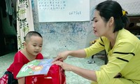 Bé trai 37 tháng tuổi biết tính nhẩm và đọc, viết rành tiếng Việt lẫn tiếng Anh