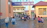 Nhiều trường học ở Đất Mũi ngập sâu do triều cường 